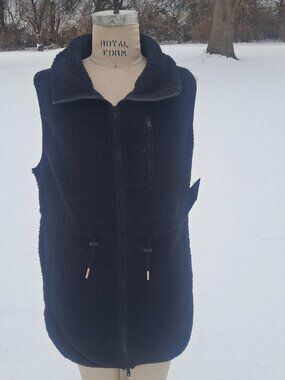 Size L Unisex Black Erika Brand Teddy Vest⁰
